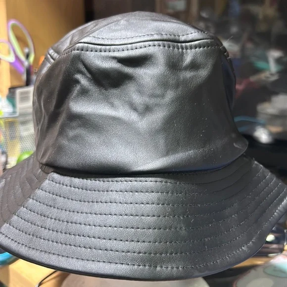 Fashion BLACK bucket hat. NWOT NWOT Washed Bucket Hat Unisex Classic Casual Black One Size  main image 2